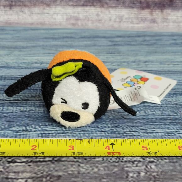 Disney 3.5” Mini Plush Tsum Tsum Goofy Wink Winking with tags - Picture 1 of 5